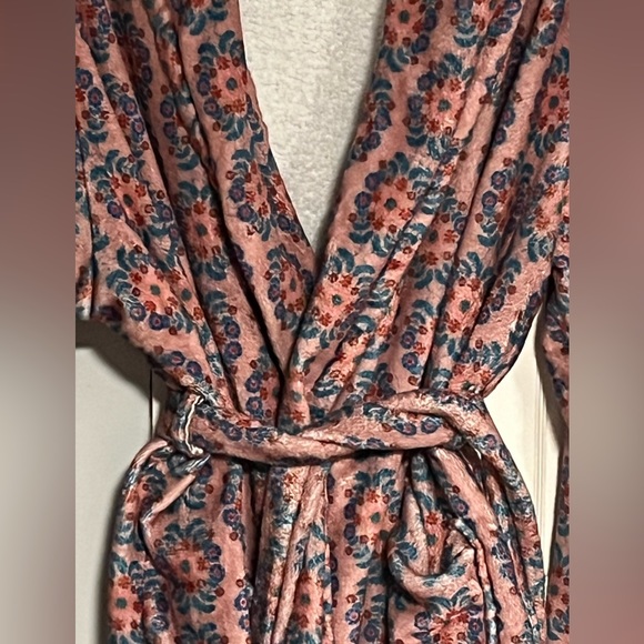 Natural Life Robe - Picture 2 of 5